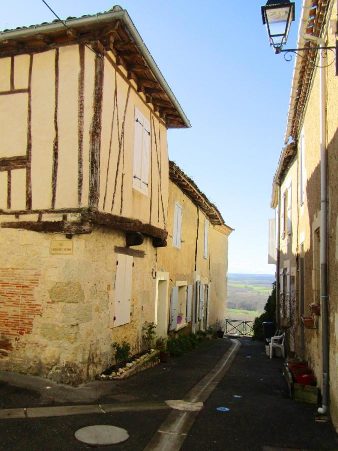 Gite Des Remparts A Лектур Екстериор снимка