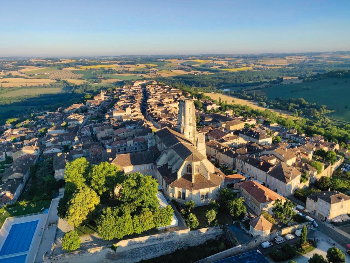 Gite Des Remparts A Лектур Екстериор снимка