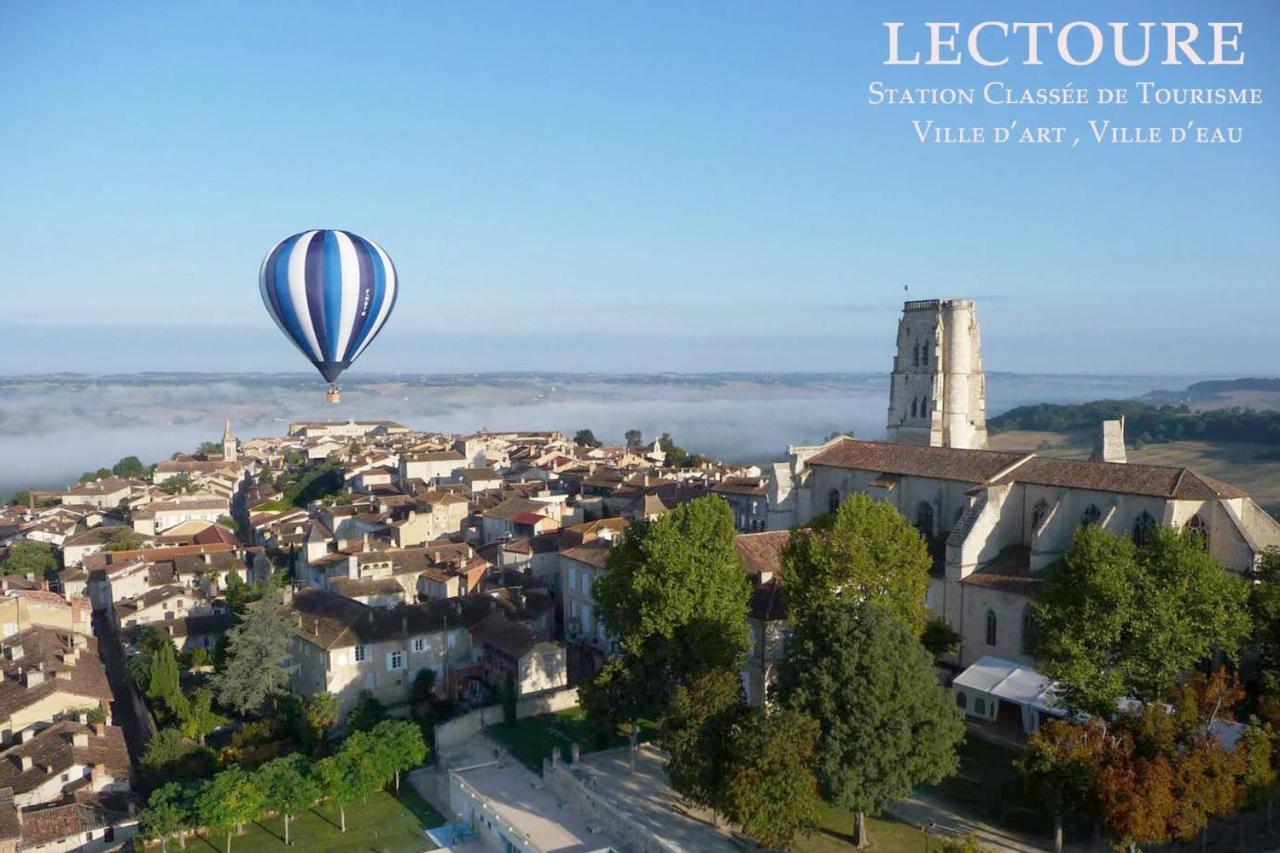 Gite Des Remparts A Лектур Екстериор снимка